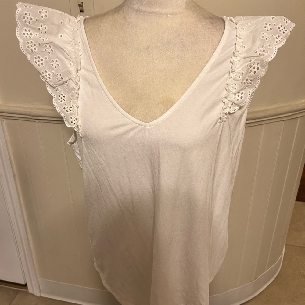 Love And Promises Eyelet Lace Ruffle V-Neck Tank Top/Size XLarge/NWT